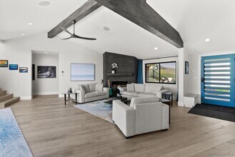 7982 Roseland Dr in San Diego, CA - Building Photo - Building Photo