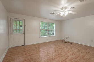 1015 Avenue J in Huntsville, TX - Building Photo - Building Photo
