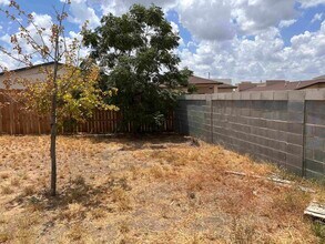 1615 Dra Eve Perez Lane in Laredo, TX - Building Photo - Building Photo