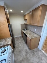 210 Pelham Rd in New Rochelle, NY - Foto de edificio - Building Photo