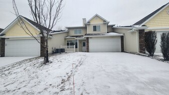 1323 SE Birch Ln in Ankeny, IA - Building Photo