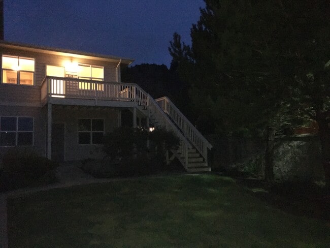 862 Aqua Vista Loop, Unit Ocean Views upstairs in Yachats, OR - Building Photo - Building Photo