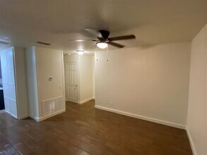 5523 Little Creek Dr in San Antonio, TX - Building Photo - Building Photo