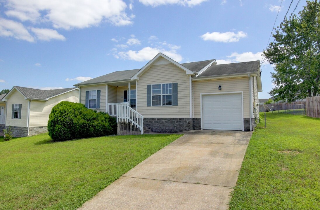 1491 McClardy Rd in Clarksville, TN - Building Photo