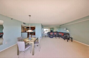 7430 Sunshine Skyway Ln S in St. Petersburg, FL - Building Photo - Building Photo