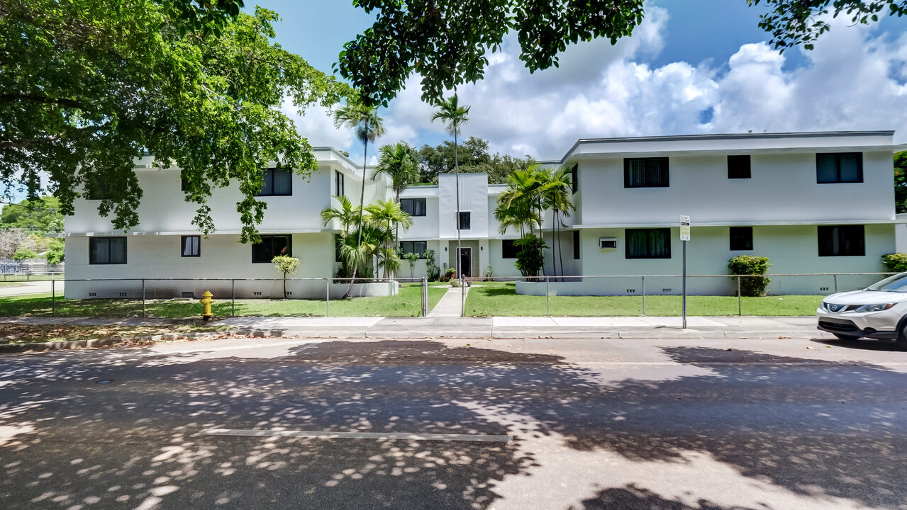 1895 Coral Way in Coral Gables, FL - Building Photo