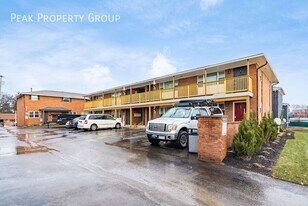 558 Riverview Dr in Columbus, OH - Building Photo