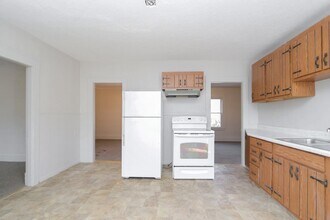 32 Parker St, Unit 2A in Springfield, MA - Foto de edificio - Building Photo