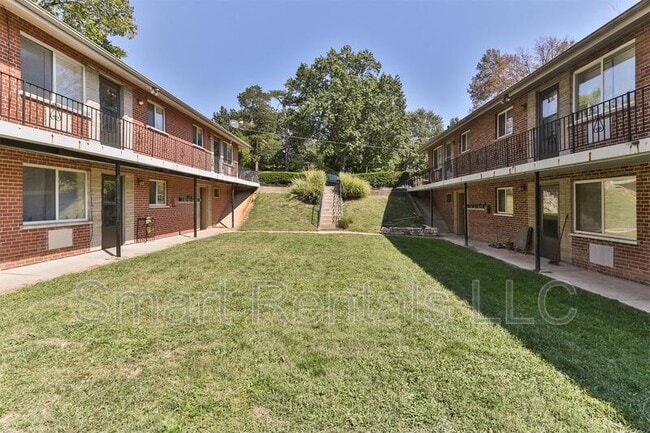 471 S Holmes Ave in Kirkwood, MO - Building Photo - Building Photo