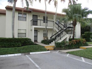 22040 Palms Way in Boca Raton, FL - Building Photo - Building Photo