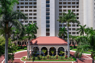 Crescent Beach Condo in Marco Island, FL - Foto de edificio - Building Photo