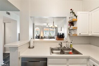 23710 Walden Center Dr in Bonita Springs, FL - Foto de edificio - Building Photo