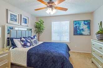 8926 N Lamar Blvd, Unit 05-0515 in Austin, TX - Foto de edificio - Building Photo