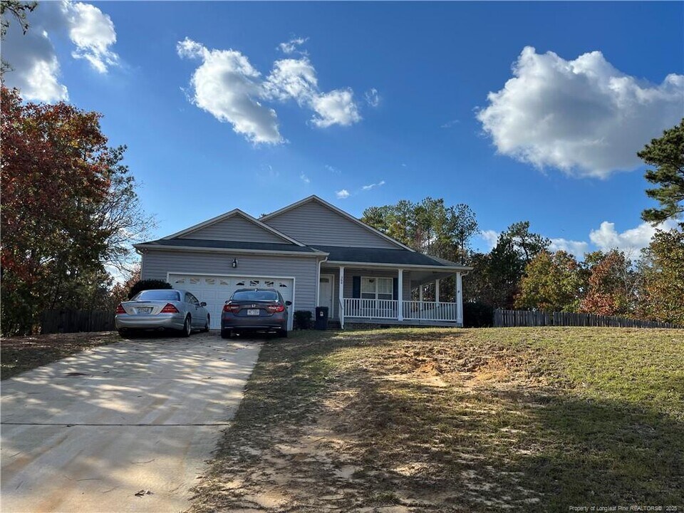 366 Colonial Hills Dr in Lillington, NC - Building Photo