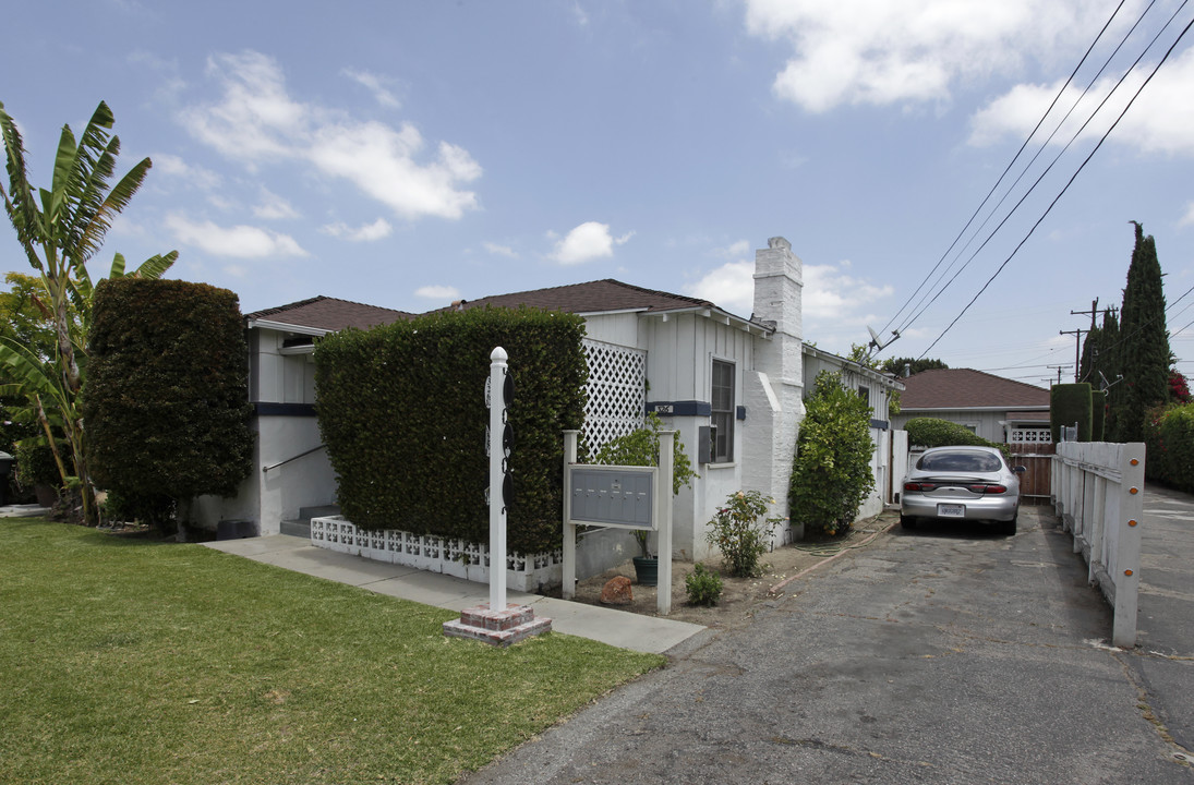 326-328 N East St in Anaheim, CA - Building Photo