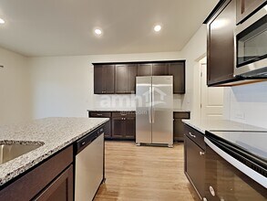 6902 35th Pl NE in Marysville, WA - Foto de edificio - Building Photo