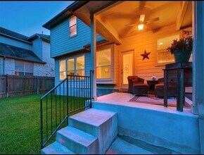 10121 Channel Island Dr in Austin, TX - Building Photo - Building Photo