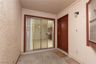 465 N Lamb Blvd in Las Vegas, NV - Foto de edificio - Building Photo