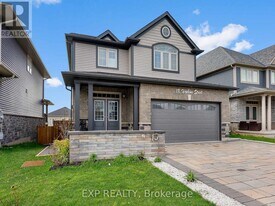 13 Hopkins St in Thorold, ON - Building Photo