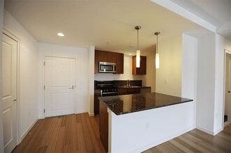 16 Miner St, Unit 3 in Boston, MA - Foto de edificio - Building Photo