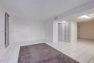 3862 NE 171 St-Unit -B (2) in North Miami Beach, FL - Building Photo - Building Photo