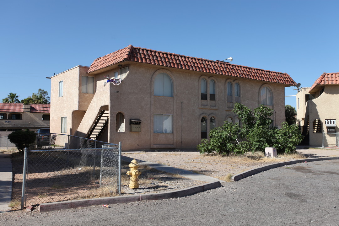 Tamarus Gardens in Las Vegas, NV - Building Photo