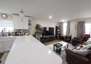 43 W 49th St in Bayonne, NJ - Building Photo - Building Photo