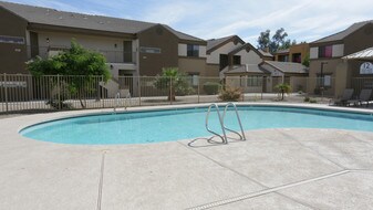 Apartments For Rent Near Desert Sands Middle School In Phoenix Az La Estrella Vista Apartments