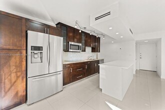 9370 W Flagler St in Miami, FL - Building Photo - Building Photo