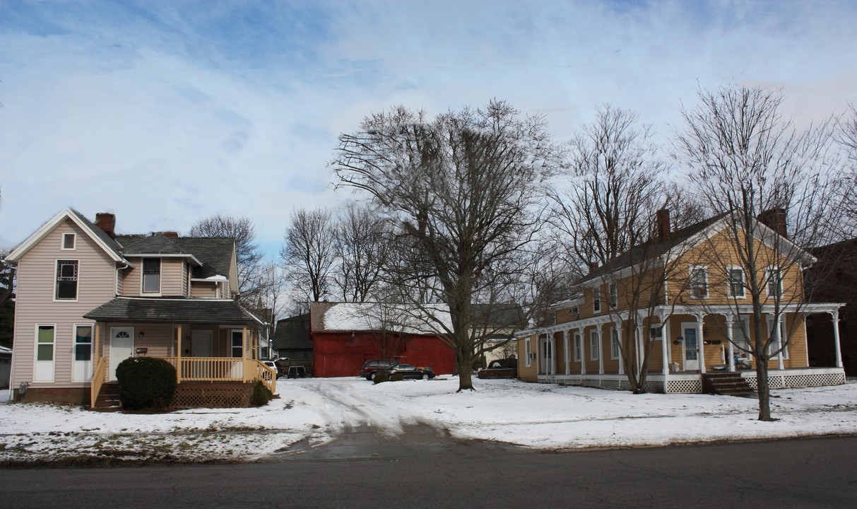 231 W Washington St in Medina, OH - Building Photo