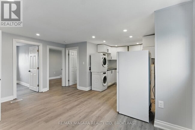 property at 290 Scholfield Ave S