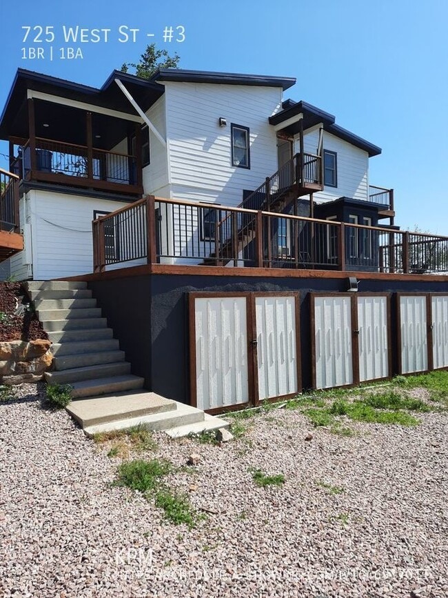 property at 725 West St