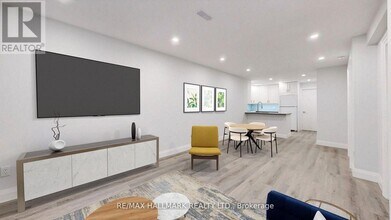 36 Farley Crescent in Toronto, ON - Building Photo - Building Photo