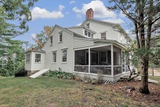 160 Hillspoint Rd in Westport, CT - Building Photo - Building Photo