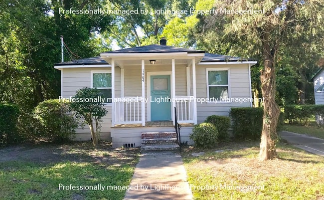 property at 1464 W 10th St