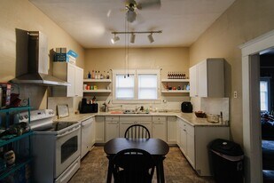 215 S College Ave in Muncie, IN - Building Photo