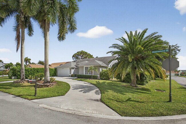 12865 Meadowbend Dr in Wellington, FL - Building Photo - Building Photo