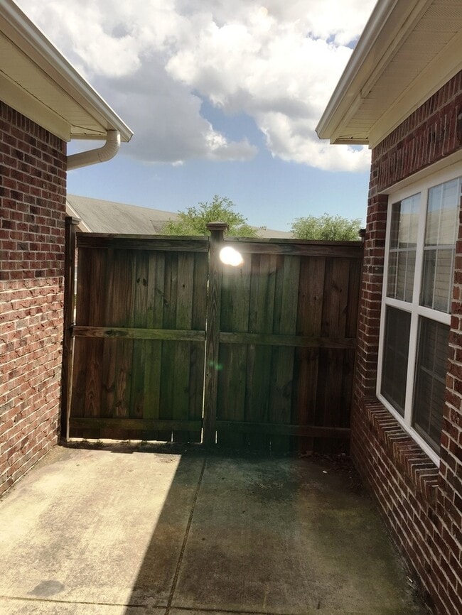 323 Hibiscus Way in Wilmington, NC - Building Photo - Building Photo