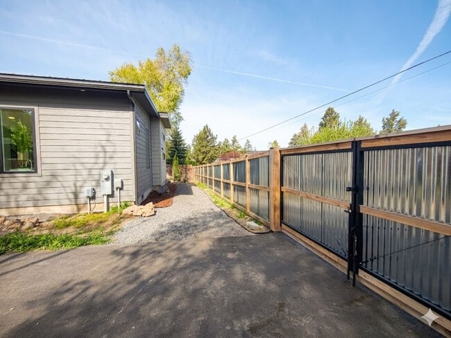 746 NE Revere Ave in Bend, OR - Building Photo - Building Photo