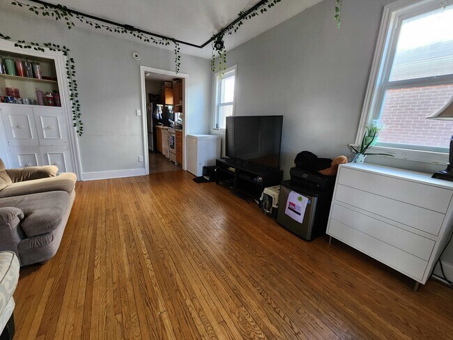 80 Pembroke St in Kingston, ON - Building Photo - Building Photo