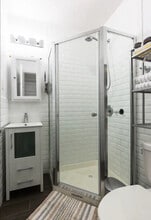 288 Hendrix St, Unit Master Suite in Brooklyn, NY - Building Photo - Building Photo