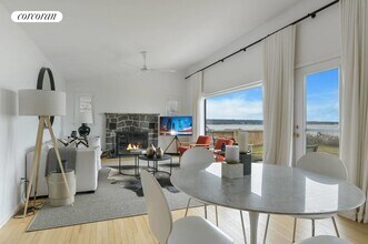 23 Cliff Dr in Sag Harbor, NY - Building Photo - Building Photo