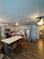 530 S Lake St in Wasilla, AK - Building Photo