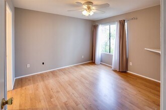 9439 Fairgrove Ln in San Diego, CA - Building Photo - Building Photo