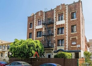 238 S Mariposa Ave in Los Angeles, CA - Building Photo - Building Photo