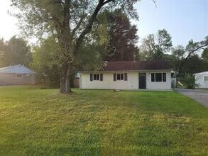 4816 Andalusia Ln in Louisville, KY - Building Photo - Building Photo