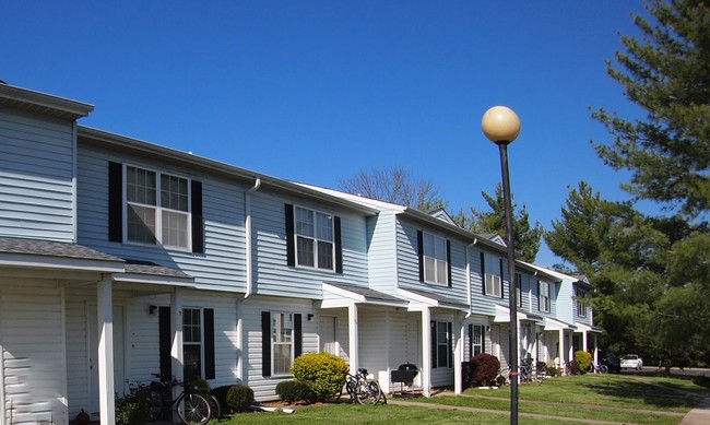 Meadow Ridge Townhomes in Carbondale, IL - Building Photo - Building Photo