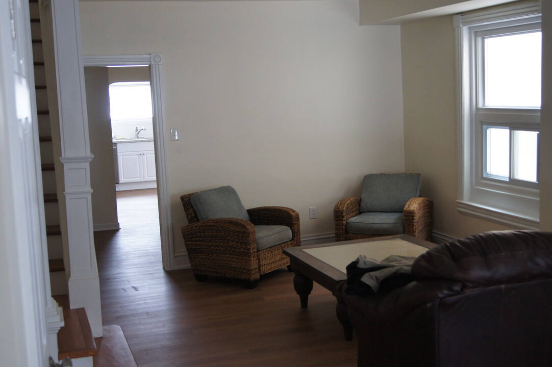 402 Jefferson Ave, Unit 402B in Downingtown, PA - Foto de edificio