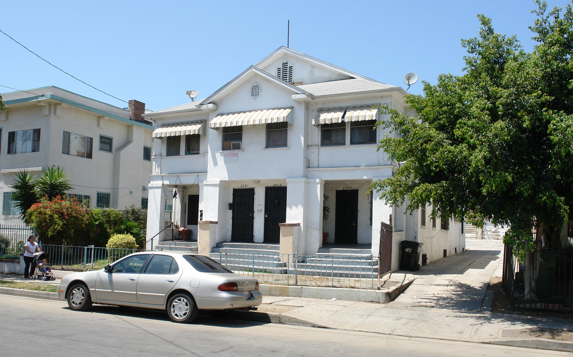 2877 Francis Ave in Los Angeles, CA - Building Photo