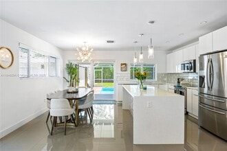 13800 SW 78th Pl in Palmetto Bay, FL - Building Photo - Building Photo
